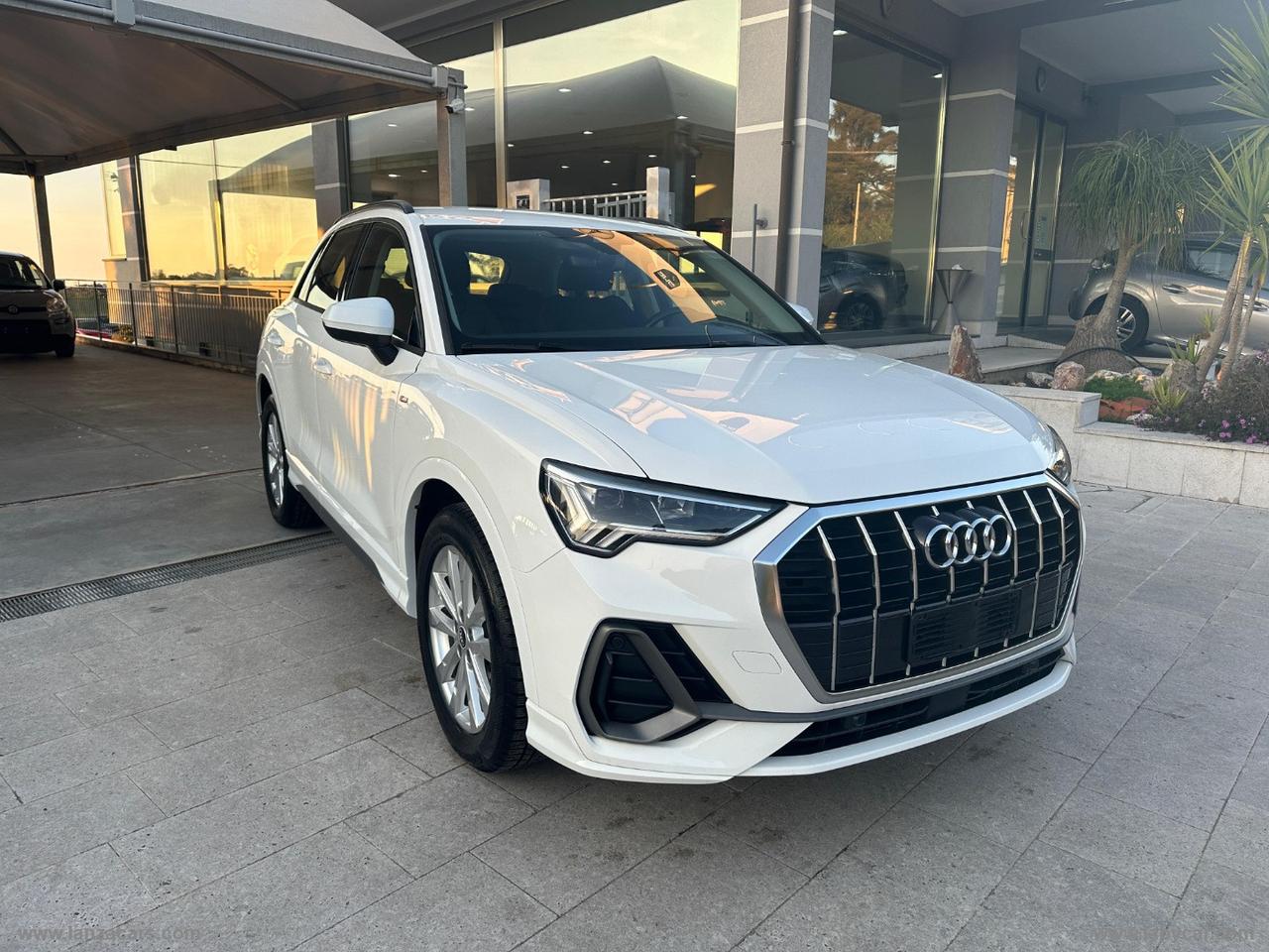 AUDI Q3 35 TDI S line edition