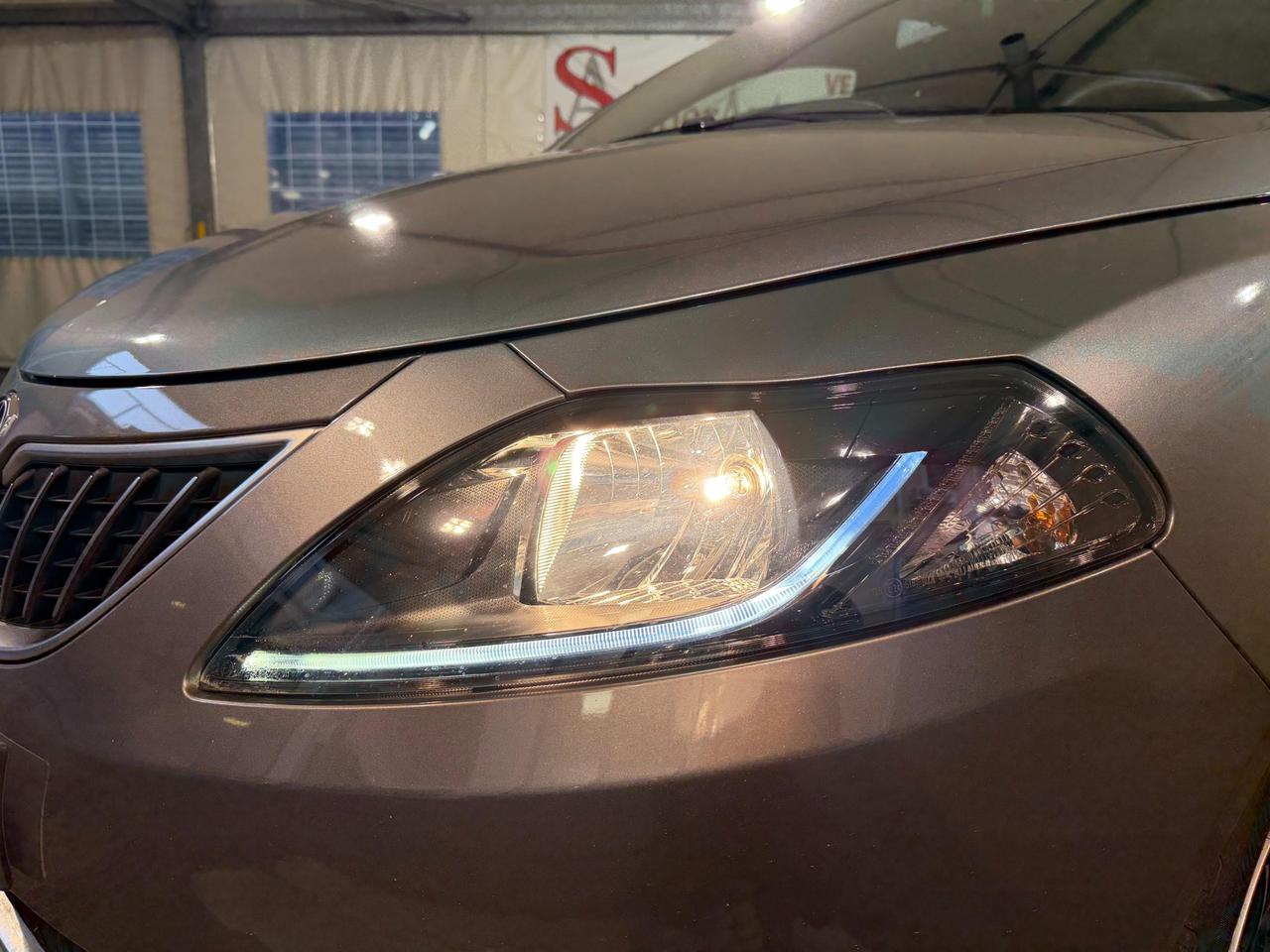 Lancia Ypsilon 1.0 firefly hybrid Gold s&s 70cv