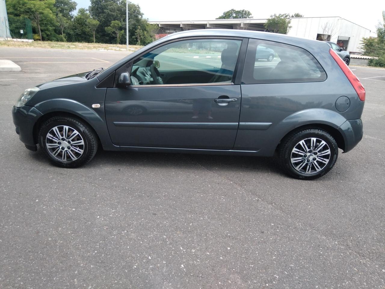Ford Fiesta 1.2 16V 3p. Ghia x neopatentati