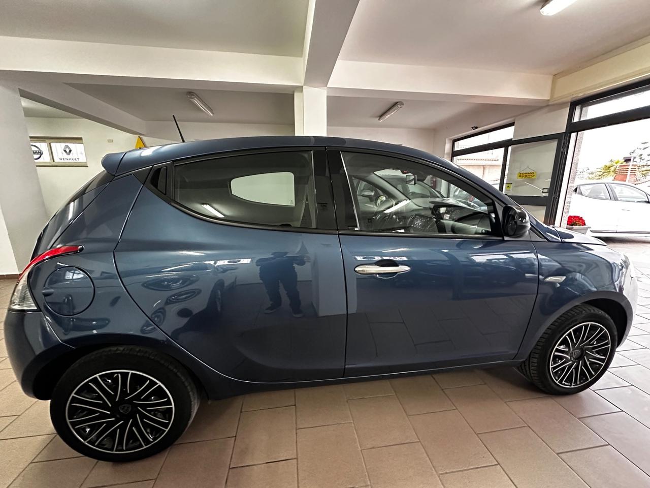 Lancia Ypsilon 1.0 FireFly 5 porte S&S Hybrid Gold