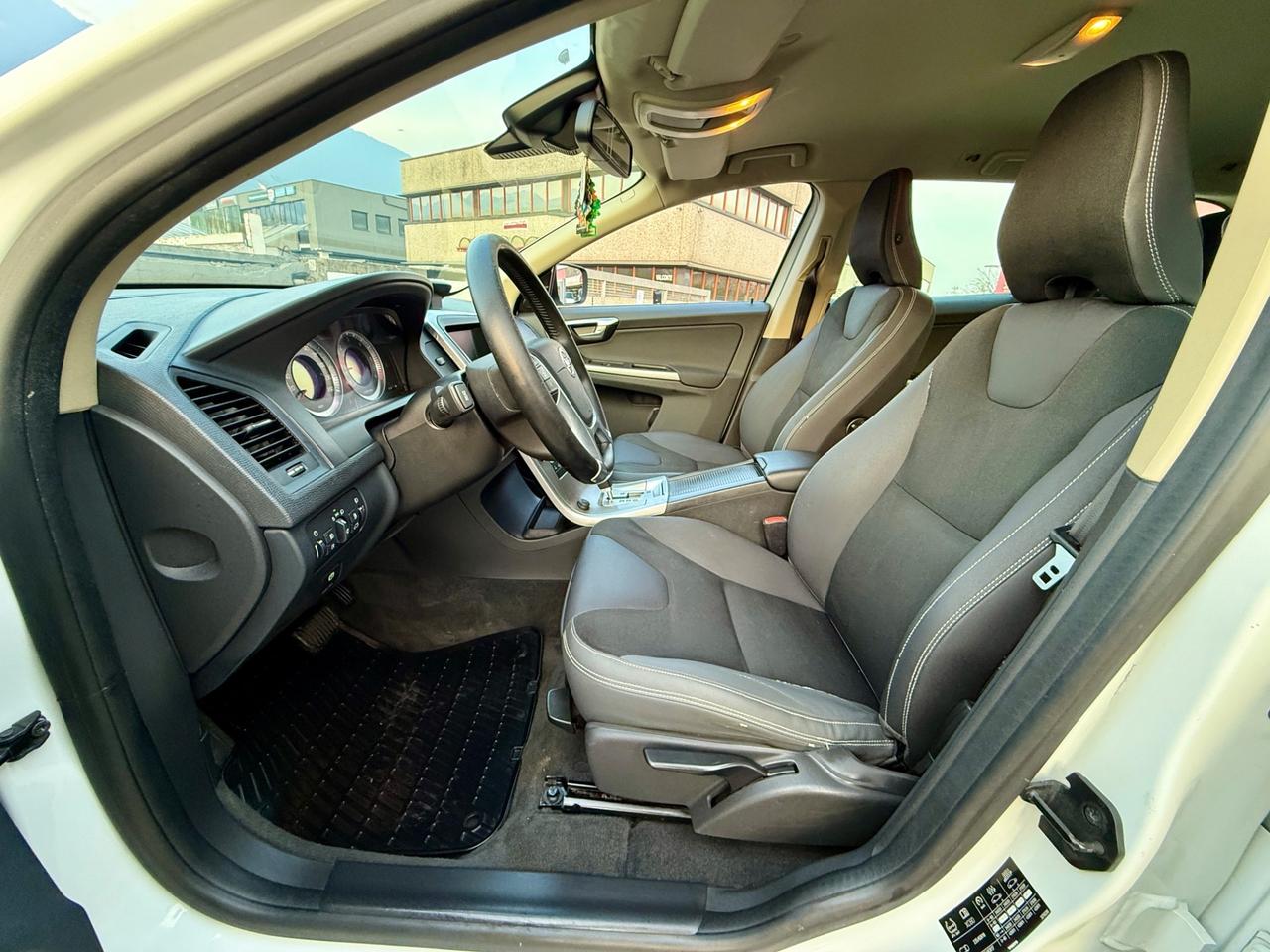 Volvo XC60 D5 AWD Geartronic Kinetic 2010