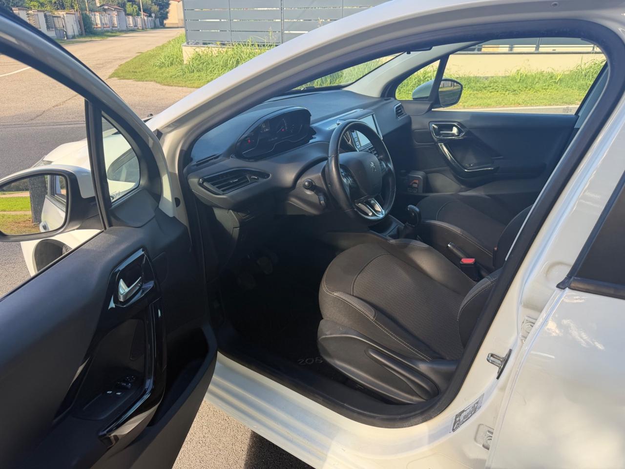 Peugeot 208 PureTech 82 3 porte Allure