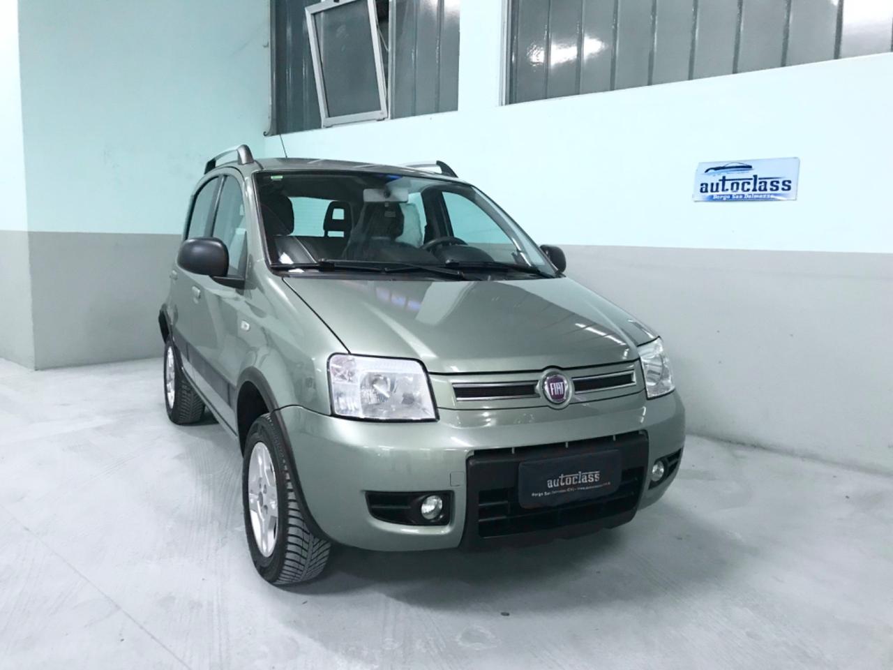 Fiat Panda 4X4 1.3 MJT 16V DPF Climbing