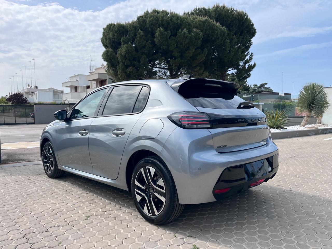 Peugeot 208 Hybrid 110 e-DCS6 Allure Automatic Km0