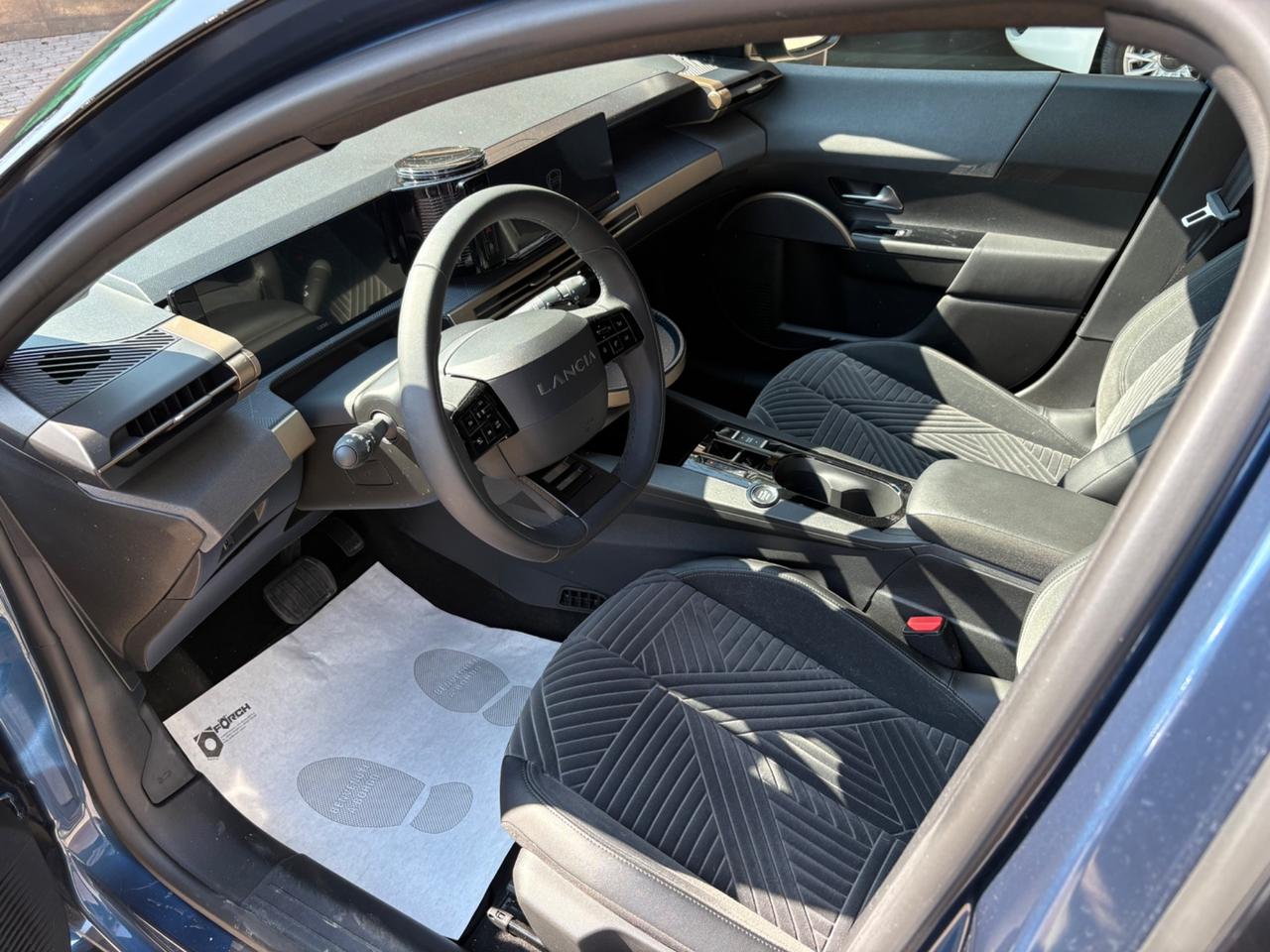 Lancia Ypsilon Hybrid e-DCT LX