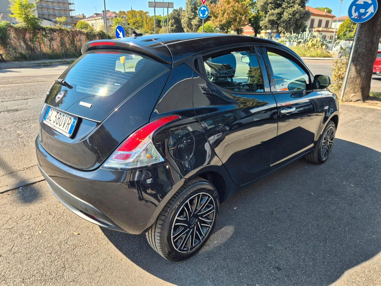Lancia Ypsilon 1.0 FireFly 5 porte S&S Hybrid Ecochic Silver