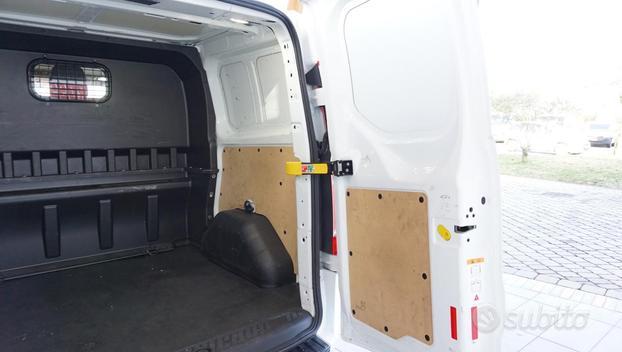 FORD Transit Custom 300 2.0 TDCi 130 PC-DC Furgo