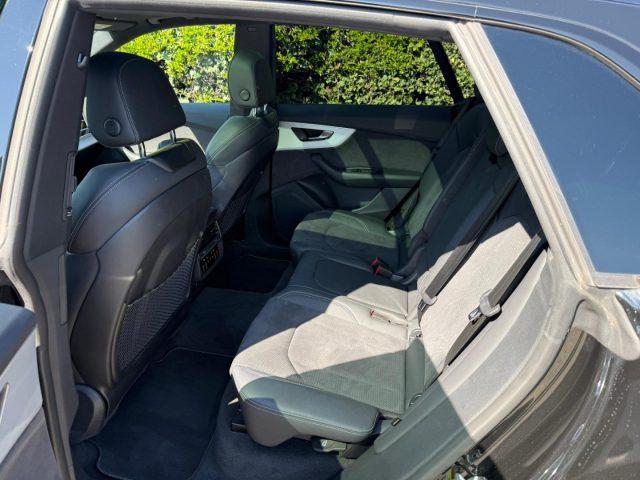 AUDI Q8 50 TDI 286 CV quattro S line edition Black Pack
