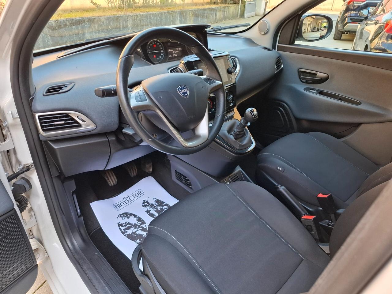 Lancia Ypsilon 1.0 FireFly 5 porte S&S Hybryd Gold