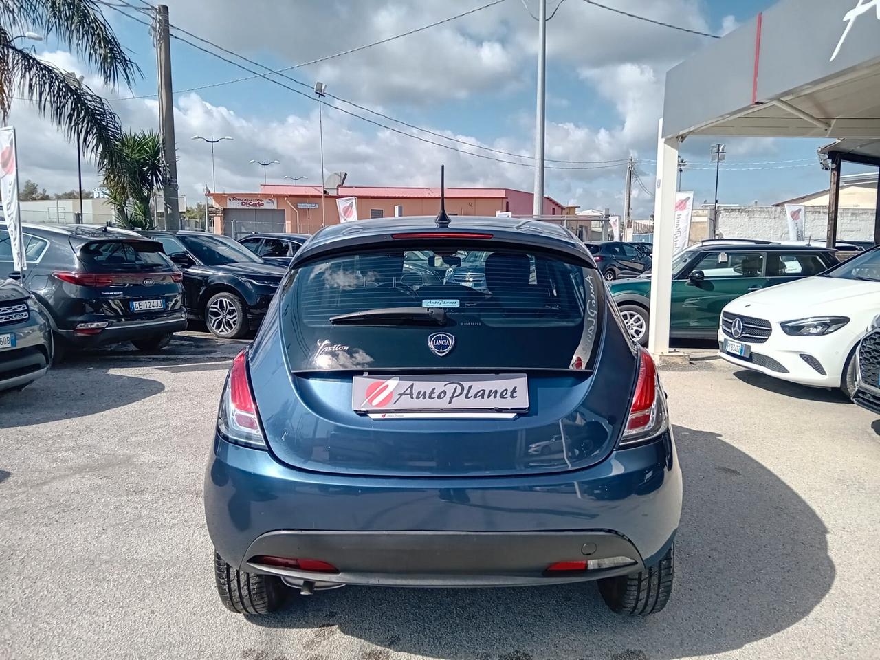 Lancia Ypsilon 1.0 FireFly 5 porte S&S Hybrid Ecochic Silver