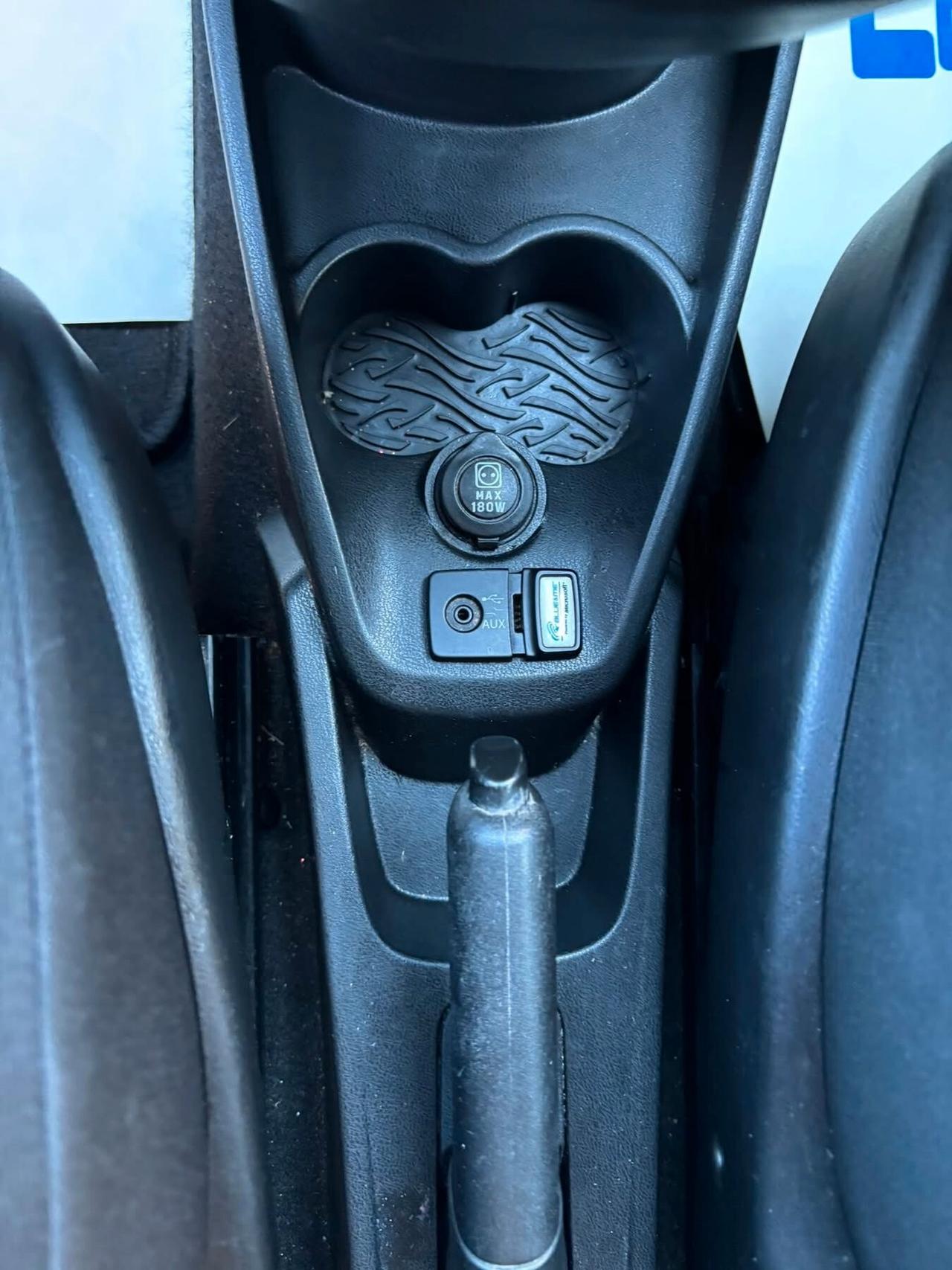 Lancia Ypsilon 0.9 TwinAir 85 CV 5 porte Metano Ecochic Gold NEOPATENTATI