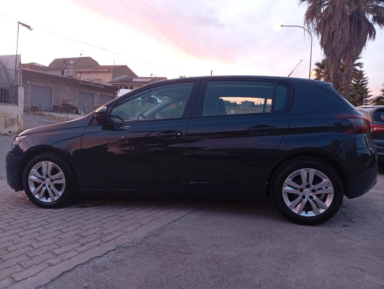Peugeot 308 BlueHDi 130 S&S Business