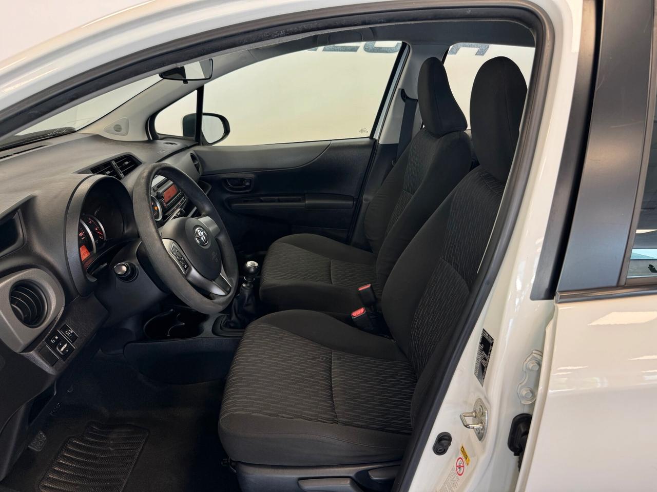 Toyota Yaris 1.4 D-4D 5 porte MECCANICA OK CARROZZERIA DA RIVEDERE