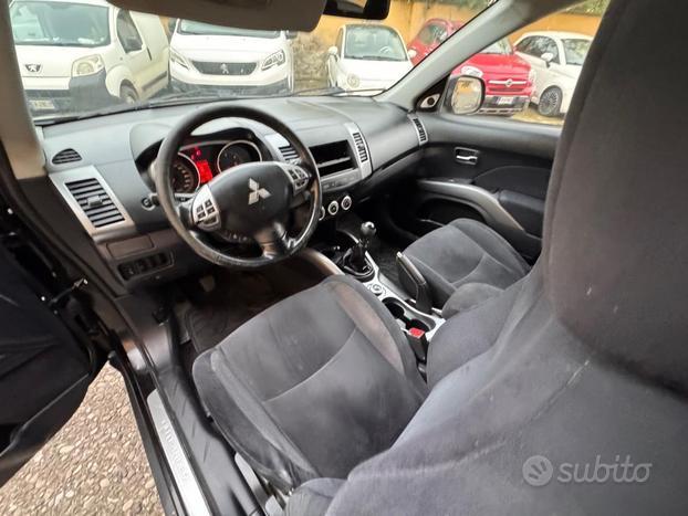 MITSUBISHI Outlander 7 posti 2.0 DI-D Intense DP