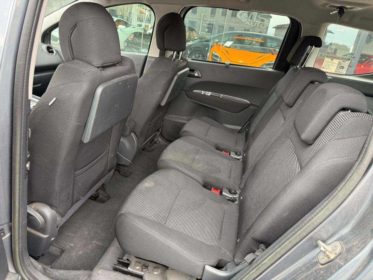 Peugeot 5008 1.6 HDi 112CV cambio robotizzato Tecno
