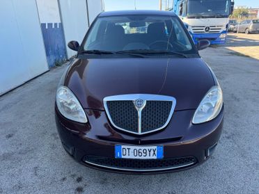Lancia Ypsilon 1.2 versus neo p ok