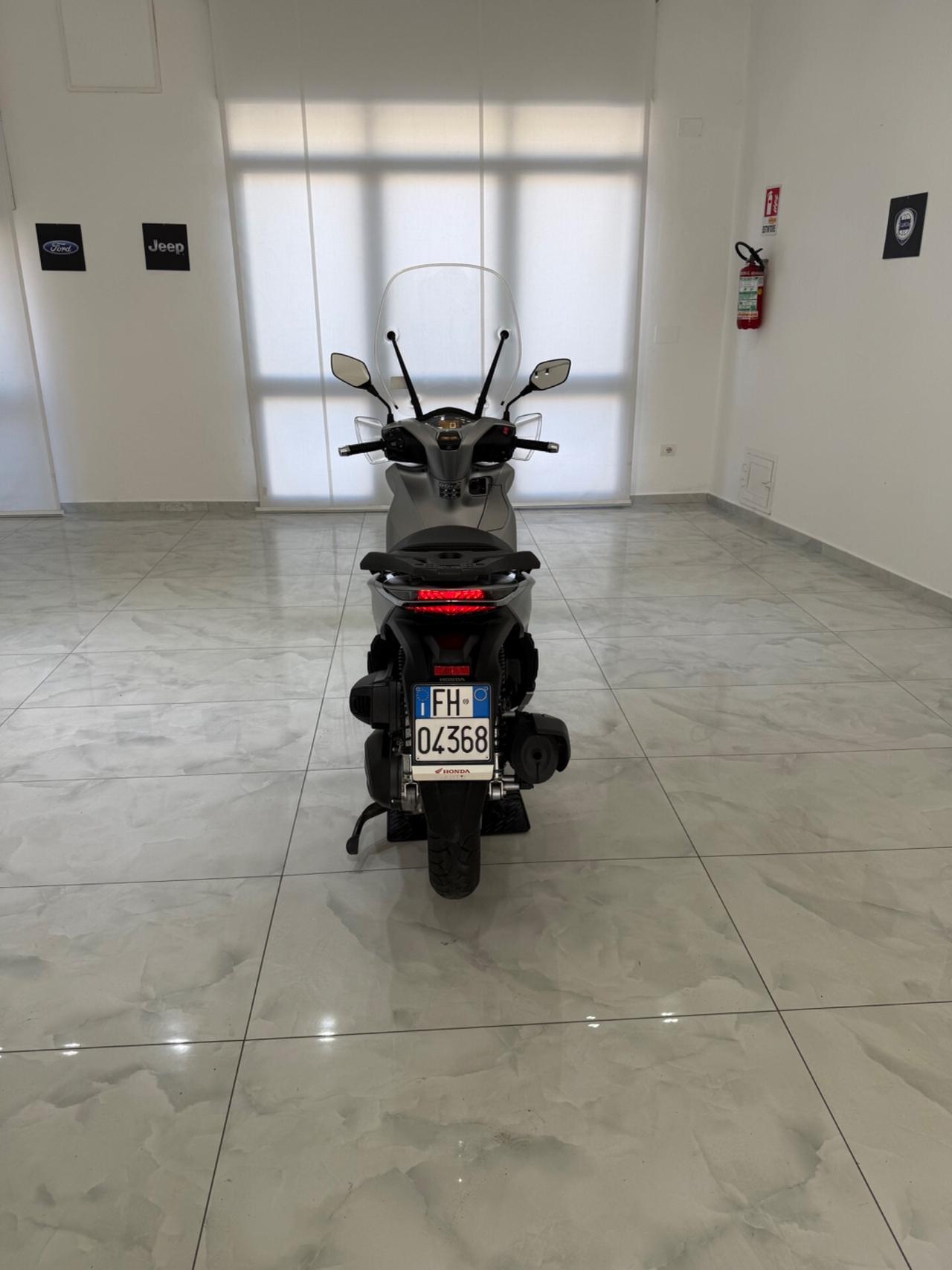 Honda SH 350 SPORT
