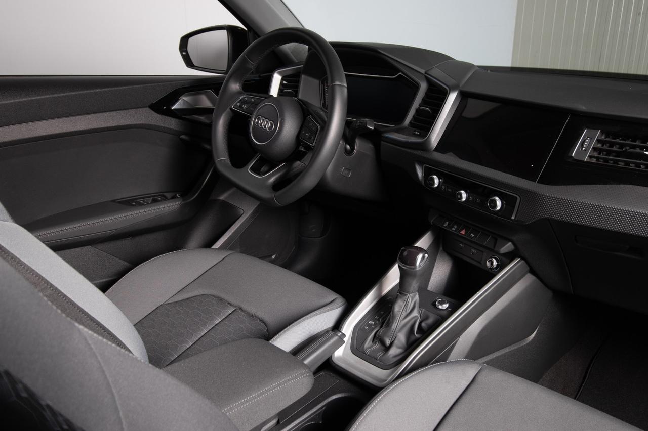 Audi A1 Sportback 30 Tfsi S-line S-tronic Identity Black