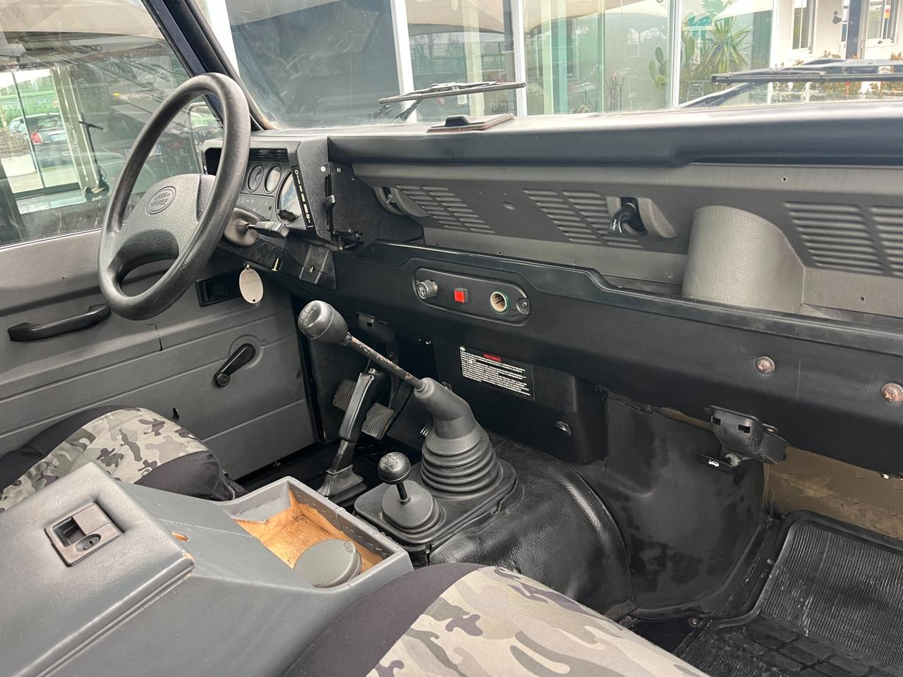 Land Rover Defender 90 BENZINA 6 POSTI