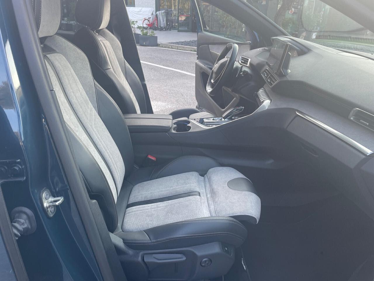 Peugeot 3008 Hybrid 225 *Automatik*Navi*Pelle*Full optional