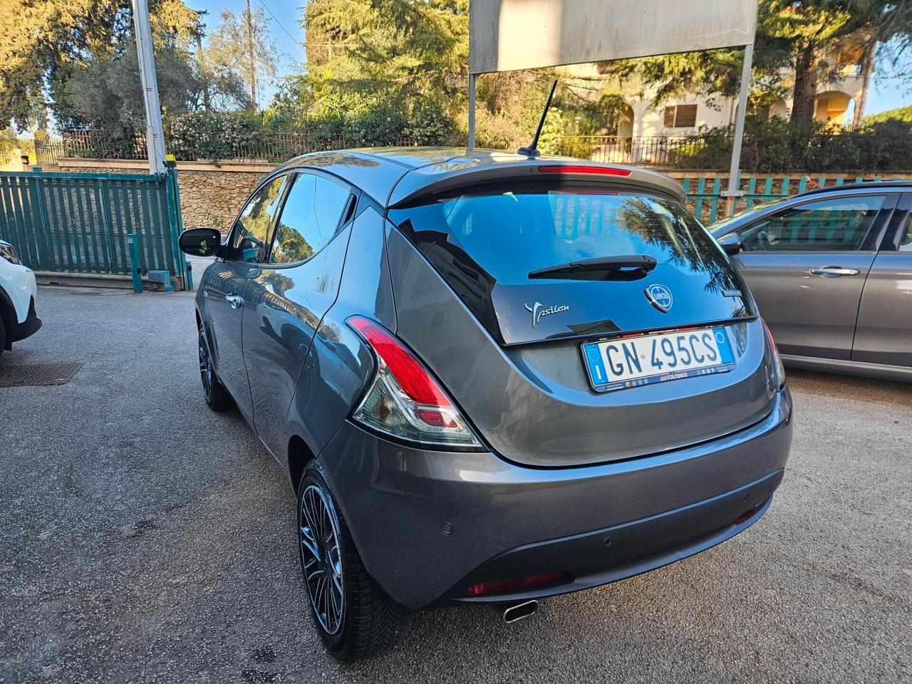 Lancia Ypsilon 1.0 FireFly 5 porte S&S Hybrid Gold