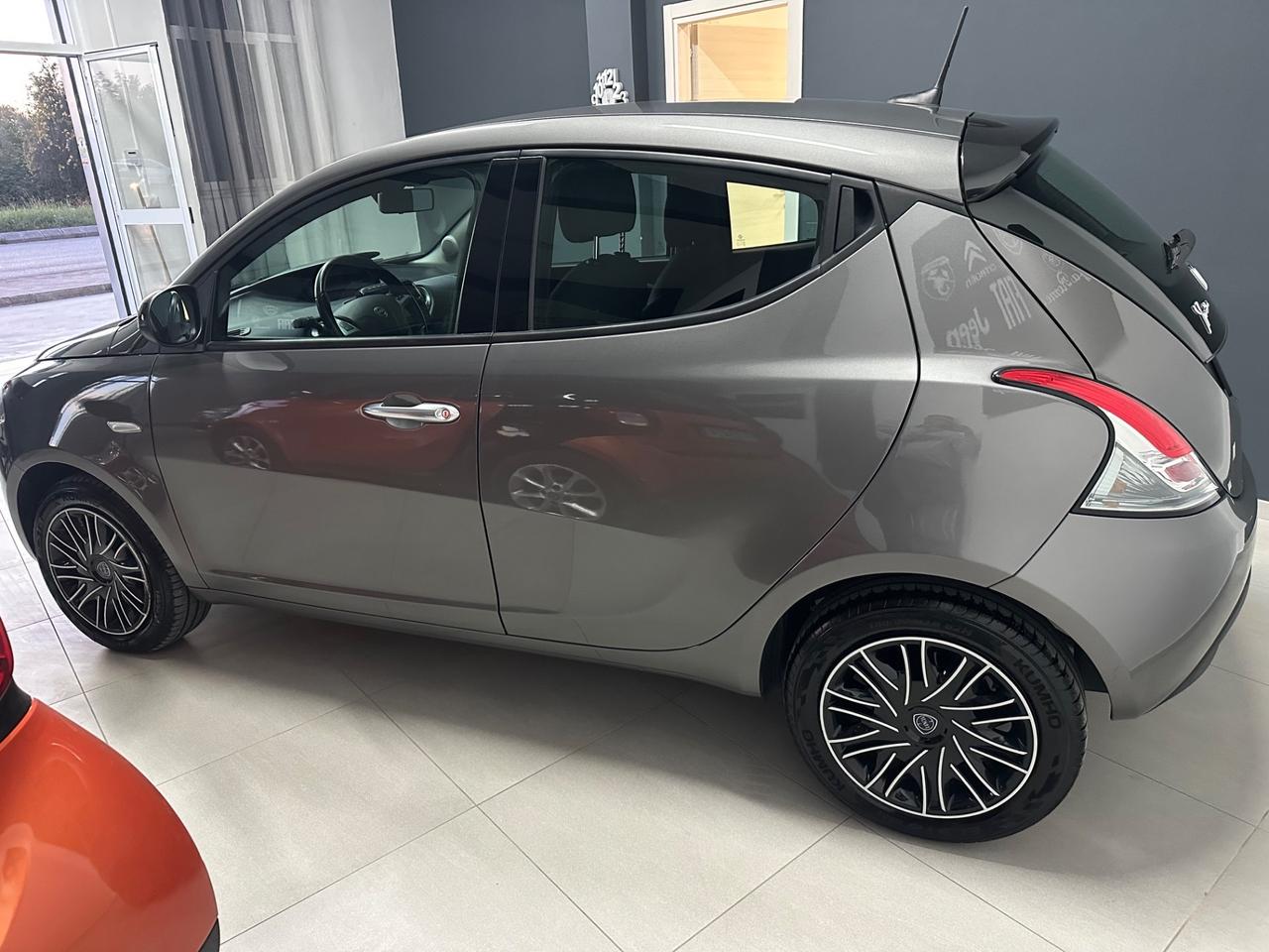 Lancia Ypsilon 1.0 FireFly 5 porte S&S Hybrid Alberta Ferretti