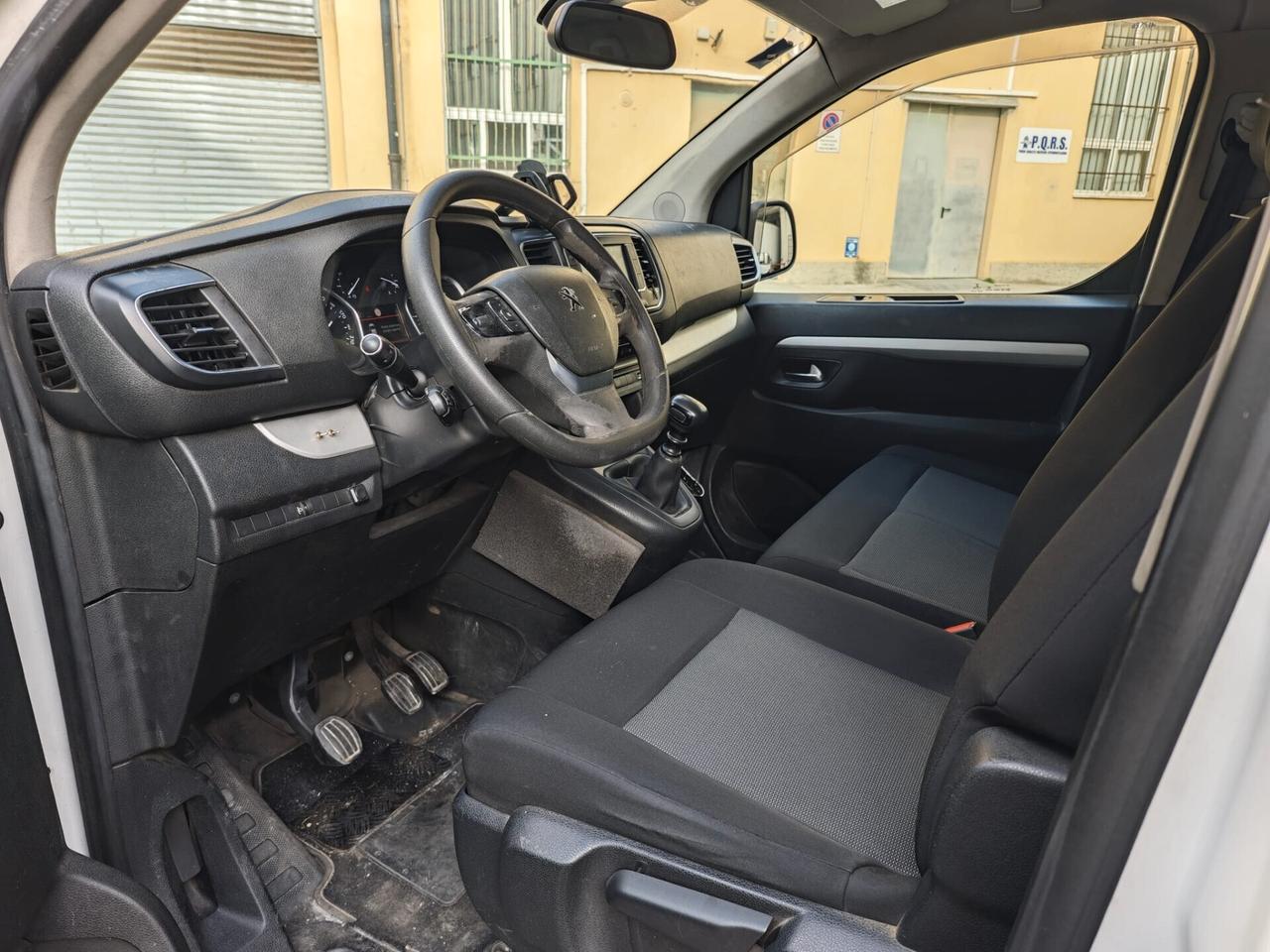 Peugeot Traveler- Pulmino 9 posti-2017