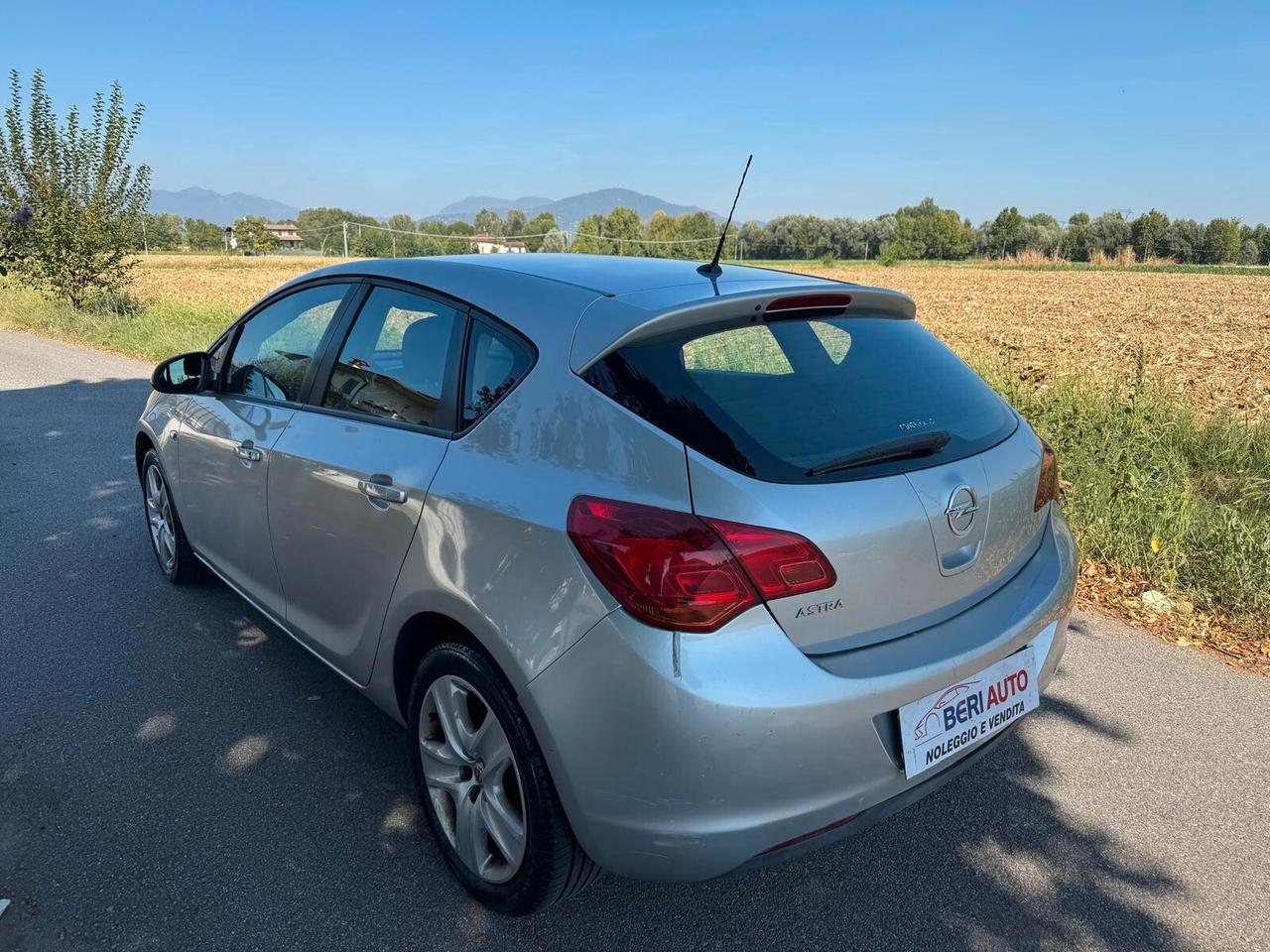 Opel Astra allestimento Cosmo