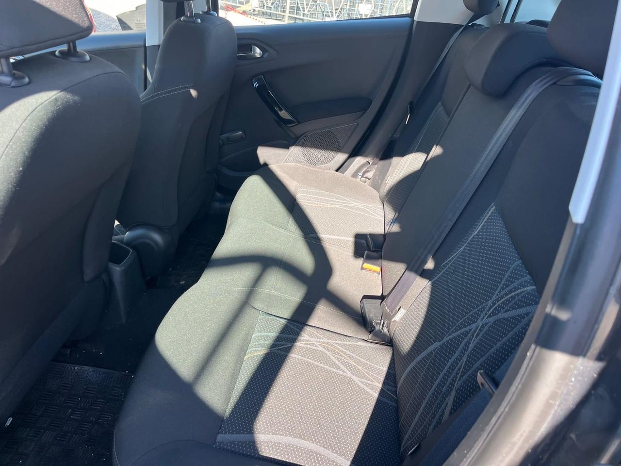 Peugeot 208 1.4 HDi 68Cv 2015