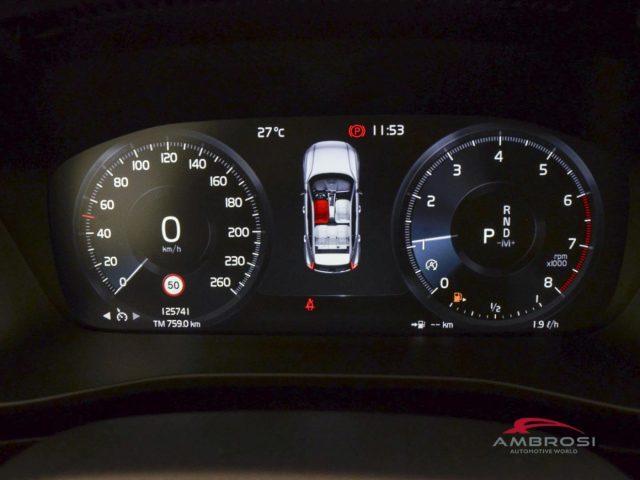 VOLVO XC40 T2 Momentum Core