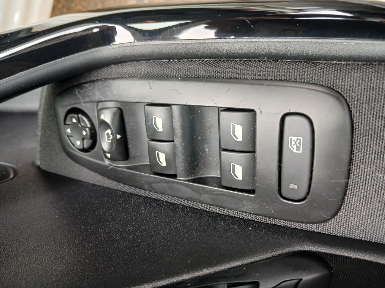 Peugeot 208 KM 81 000 EURO 6B PARI AL NUOVO