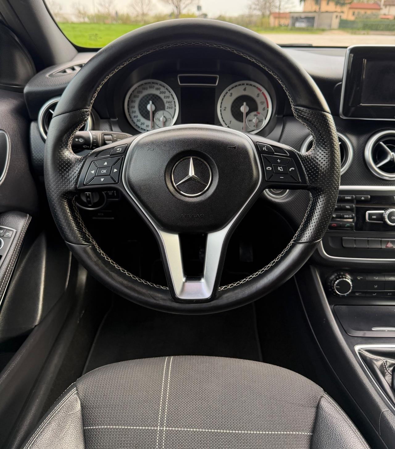 MERCEDES CLASSE A 180 CDI DARK NIGHT EDITiON