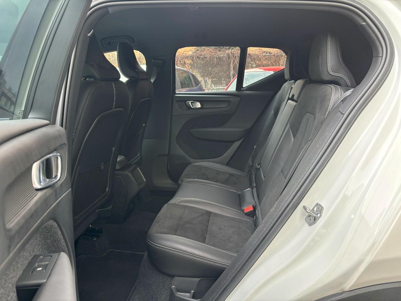 Volvo XC40 T3 R-design PREZZO REALE UNIPROPRIETARIO