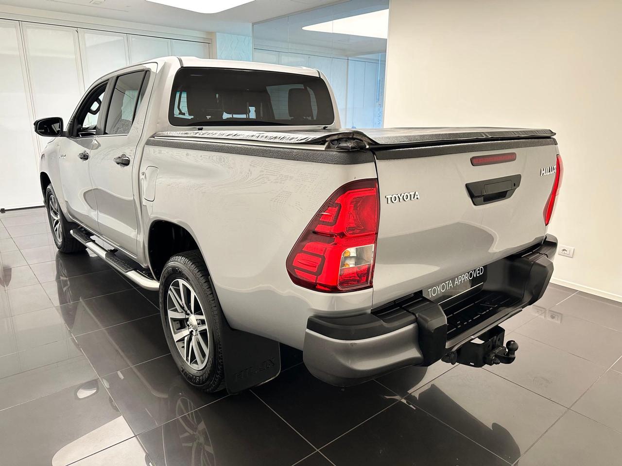 Toyota Hilux 2.4 DC D-D4 4X4 AT