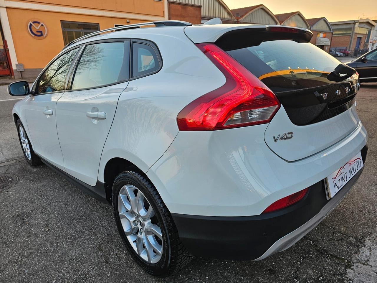 Volvo V40 2.0 D2 120cv Cross Country*Geartronic*Business*Navi*Pdc*Euro6*