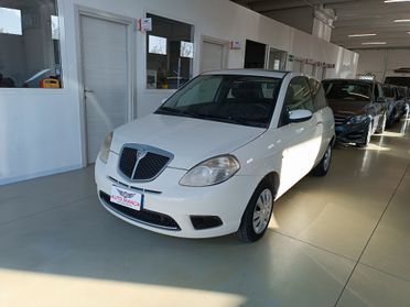 Lancia Ypsilon 1.3 MJT 75 CV Versus