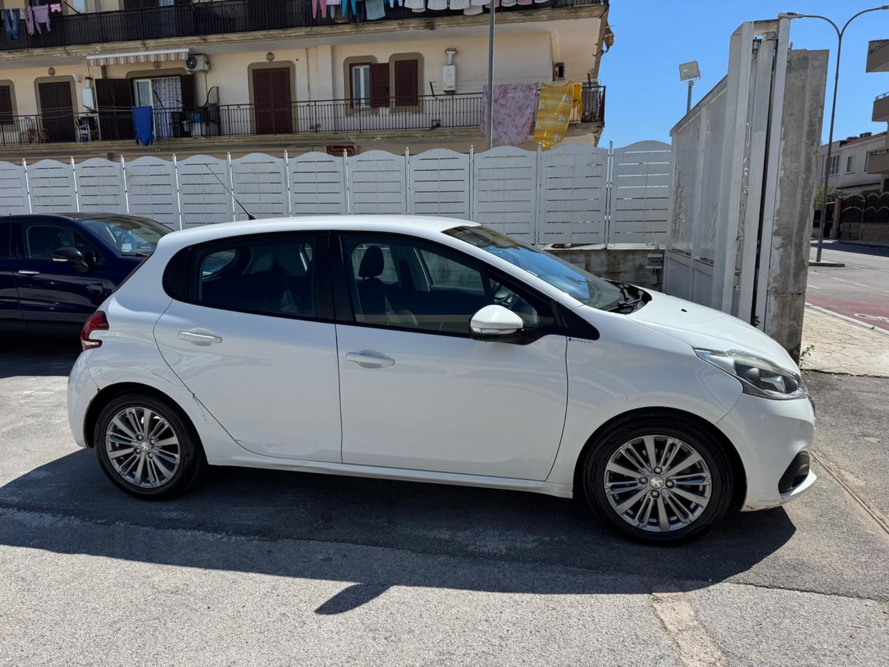 Peugeot 208 1.6 DIESEL 75CV 2015