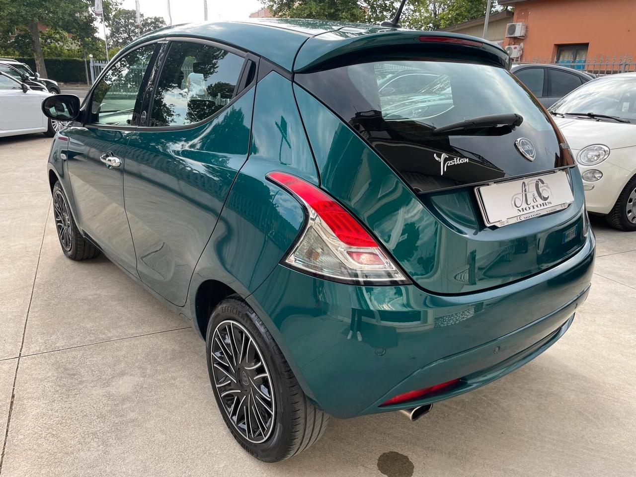 Lancia Ypsilon 1.0 FireFly 5 porte S&S Hybrid Ecochic