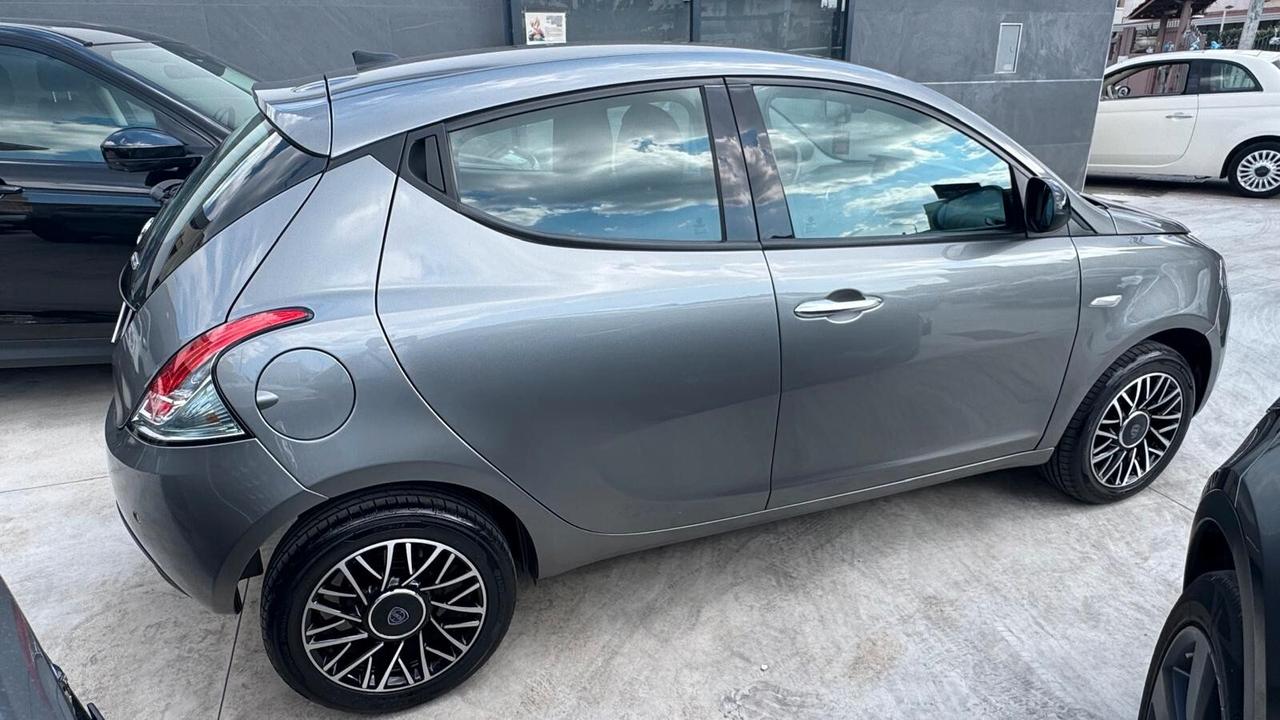 Lancia Ypsilon 1.0 FireFly 5 porte S&S Hybrid Gold