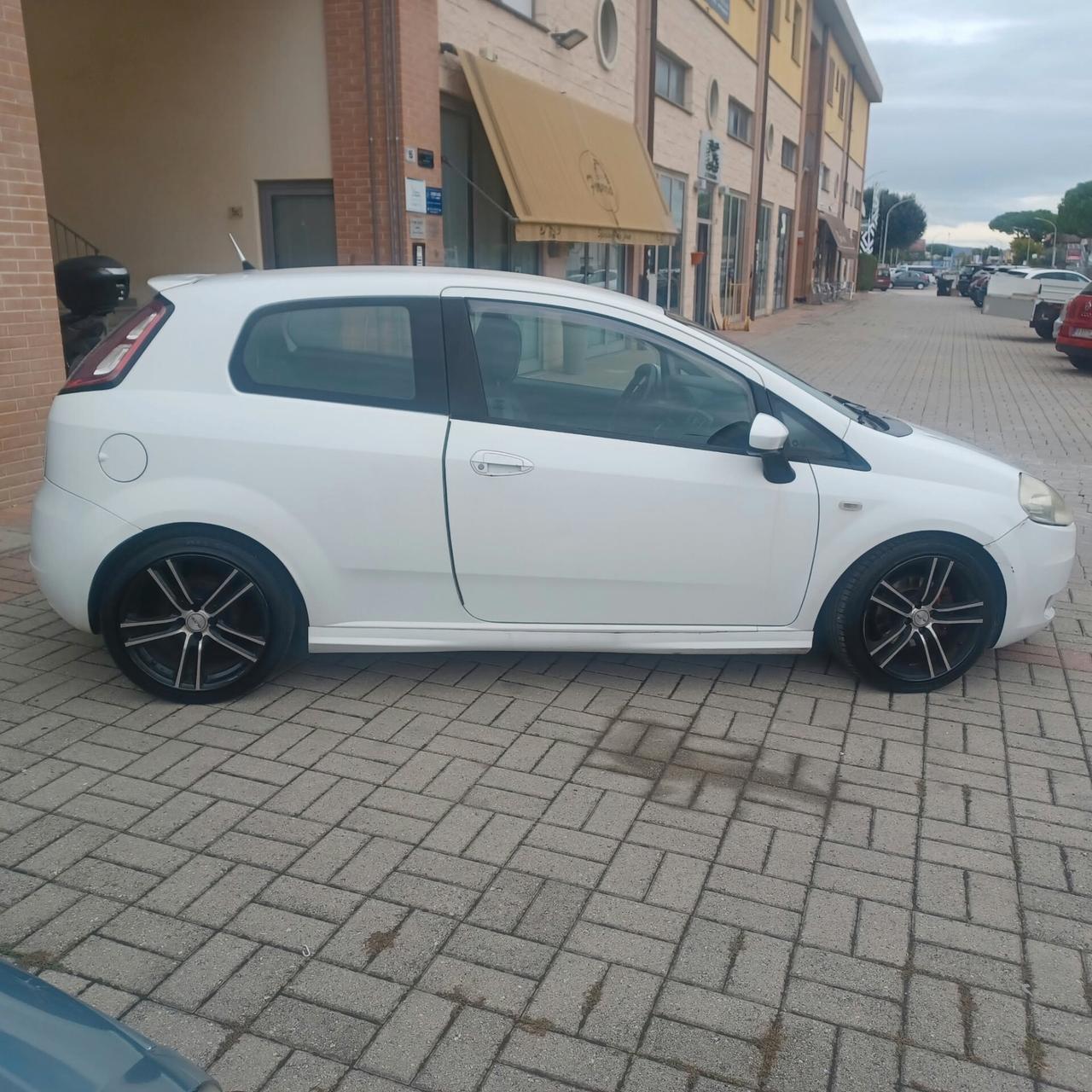 NEOPATENTATI BUONO STATO G. PUNTO 1.3 MJTD