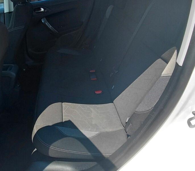 Peugeot 2008 BlueHDi 100 Allure