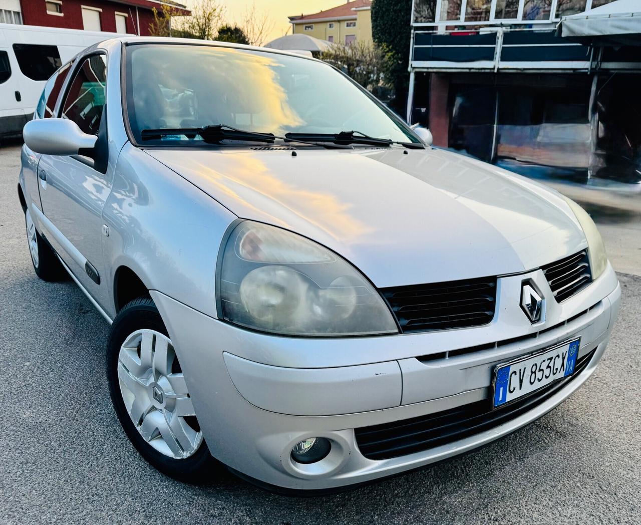 Renault Clio 1.2 3 porte ok neopatentati