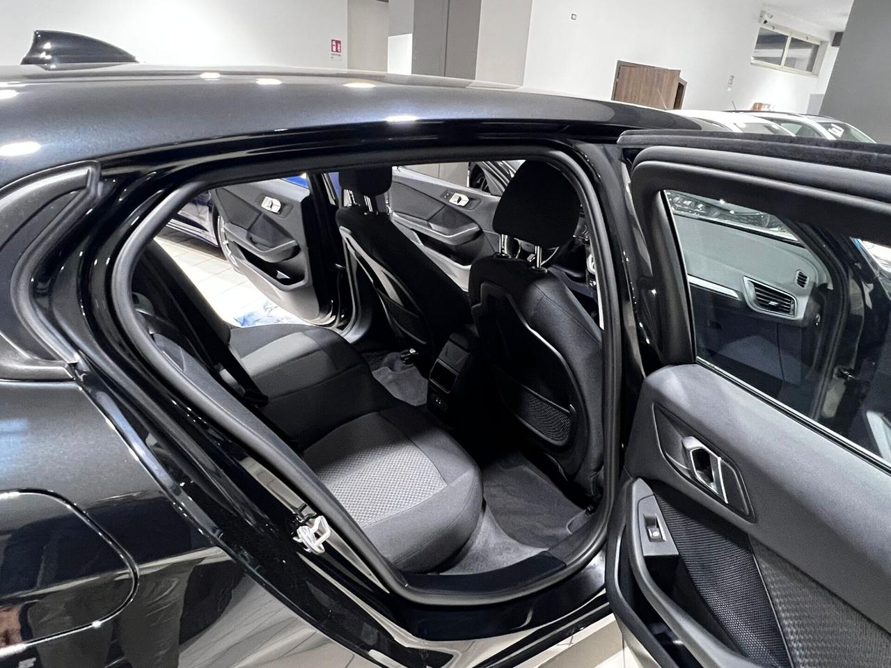 Bmw 116d 5p. Business Advantage