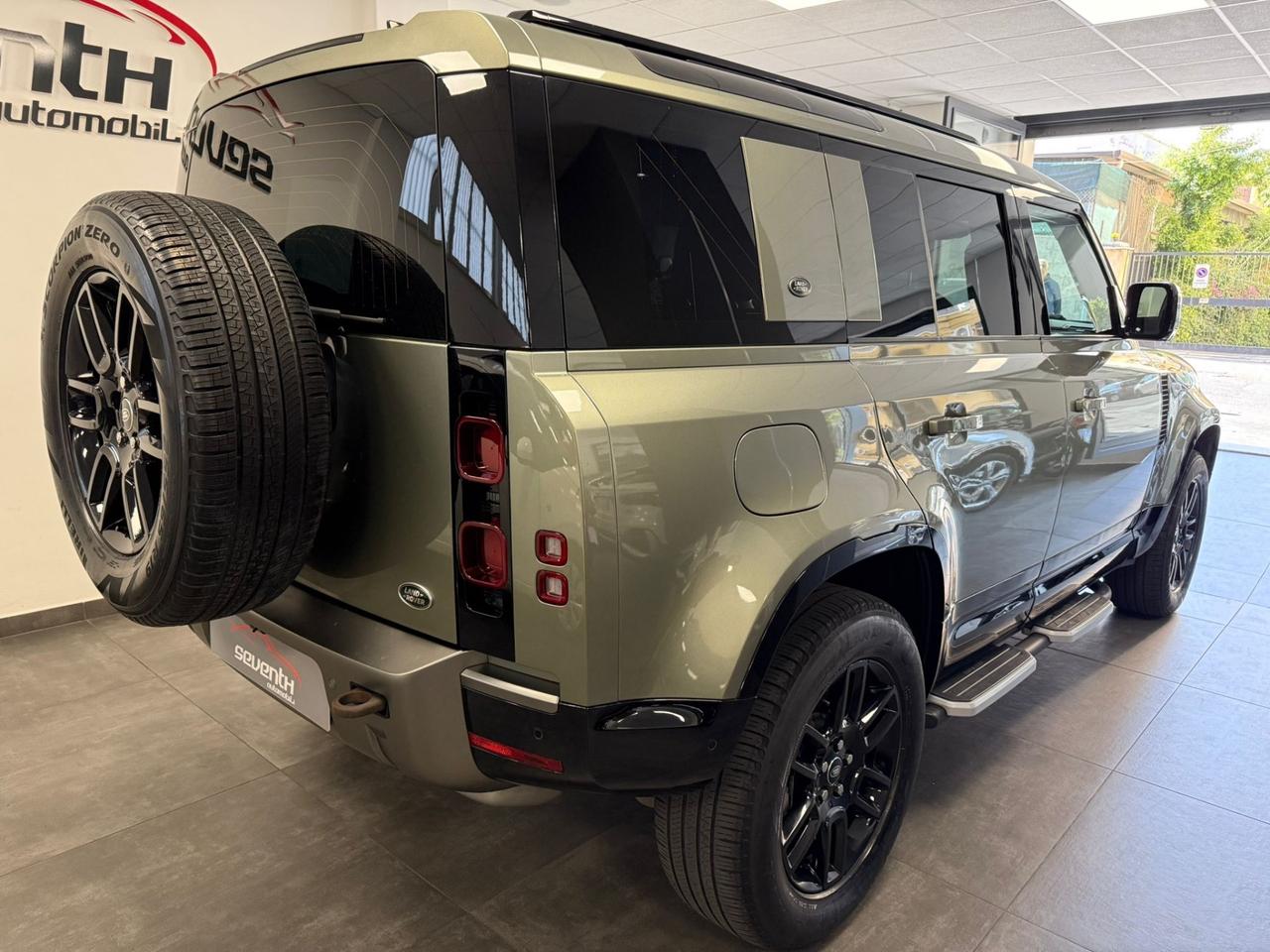 Land Rover Defender 110 3.0D I6 200 CV AWD Auto X-Dynamic S