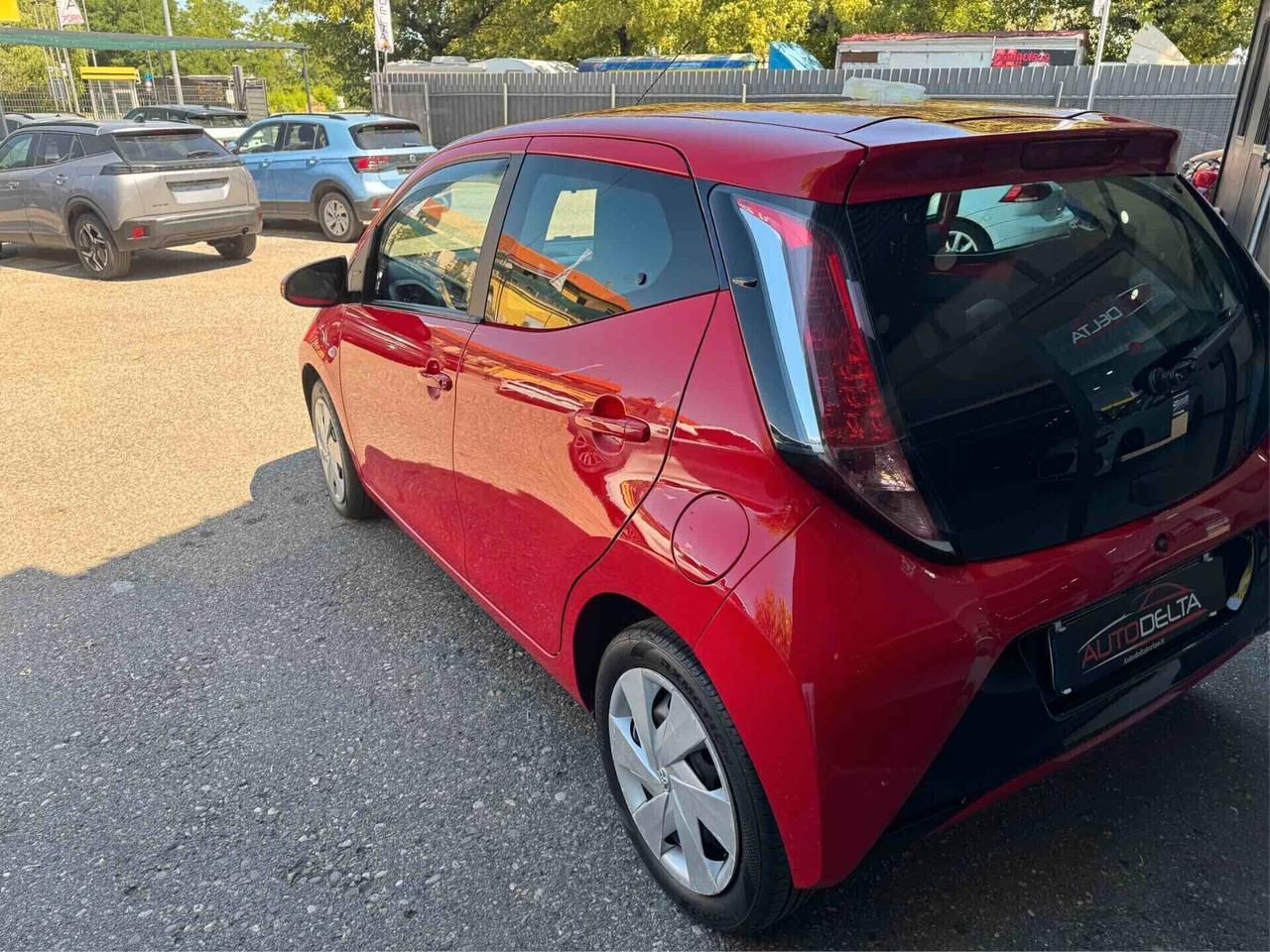 Toyota Aygo 1.0 VVT-i 69 CV 5 porte x-play