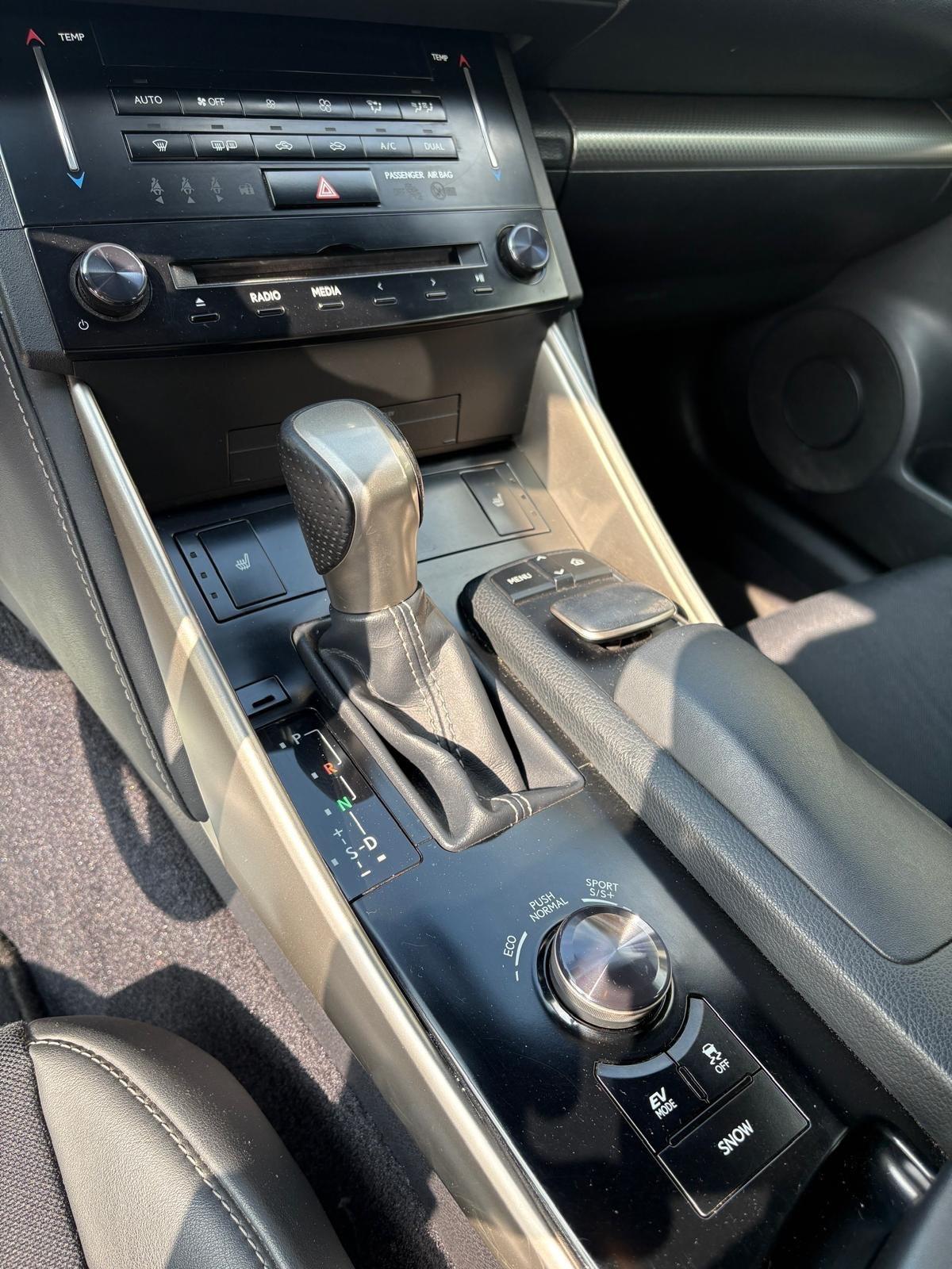 Lexus IS Hybrid FSport