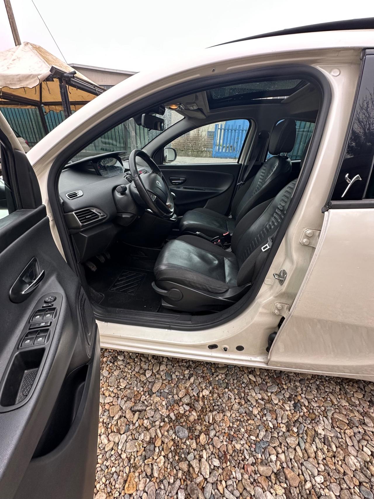 Lancia Ypsilon 1.2 69 CV 5 porte S&S Platinum