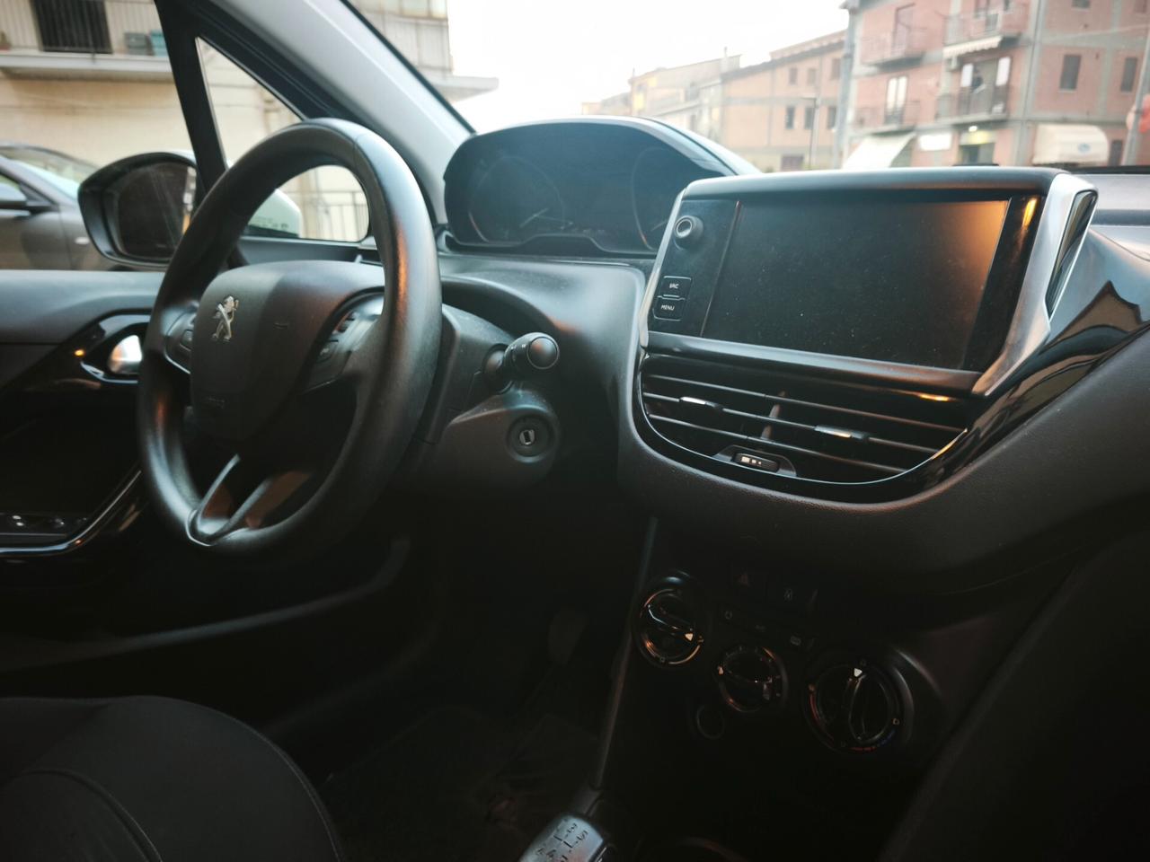 Peugeot 208 HDi 100 CV Van IVA Esposta