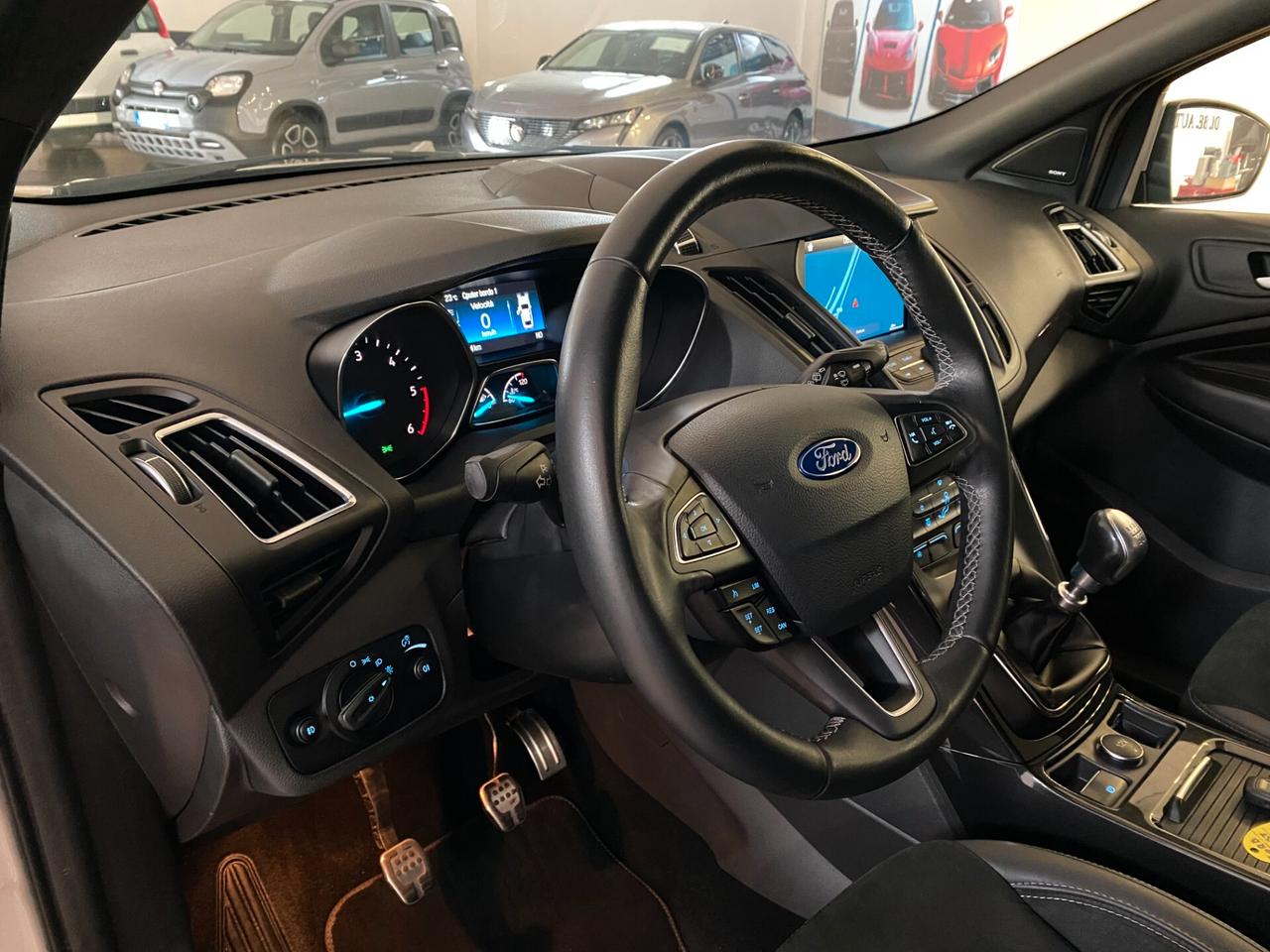 Ford Kuga 1.5 TDCI 120 CV 2WD ST-Line