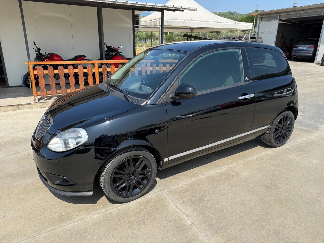 Lancia Ypsilon 1.3 MJT 75 CV Unyca